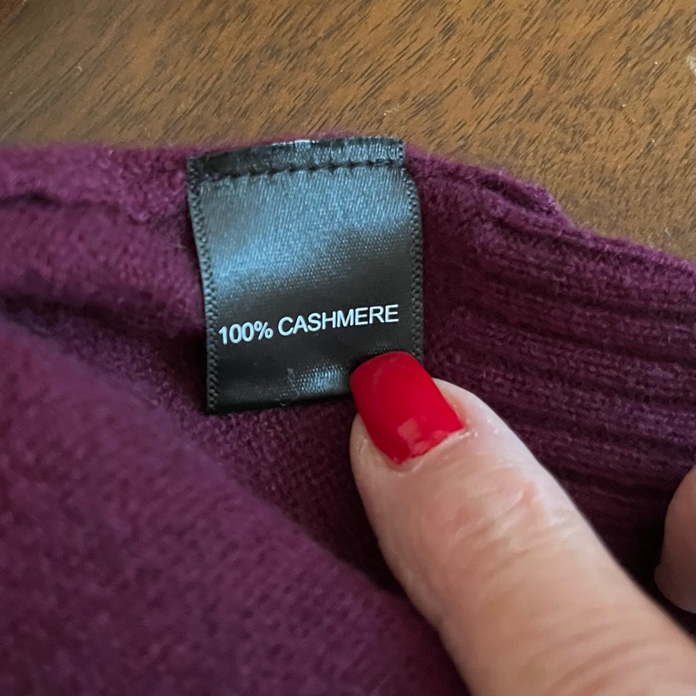 NWT Qi Cashmere’s Women's Ruffled V-Neck Sweater - Raspberry Soft & Cozy - Picture 4 of 6